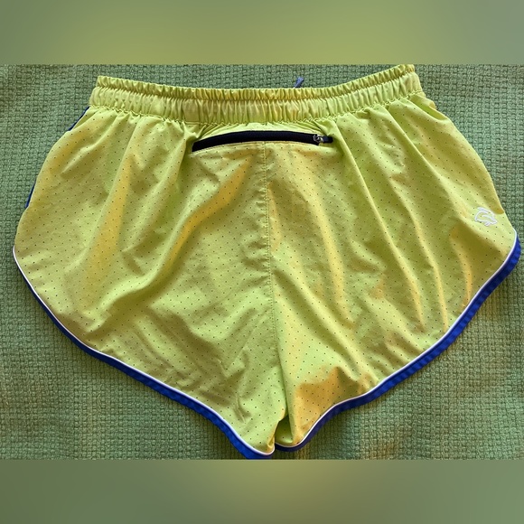 Vibrant Rabbit Running Yellow Women's Athletic Shorts with Blue Trim 🏃‍♀️ - Picture 3 of 6
